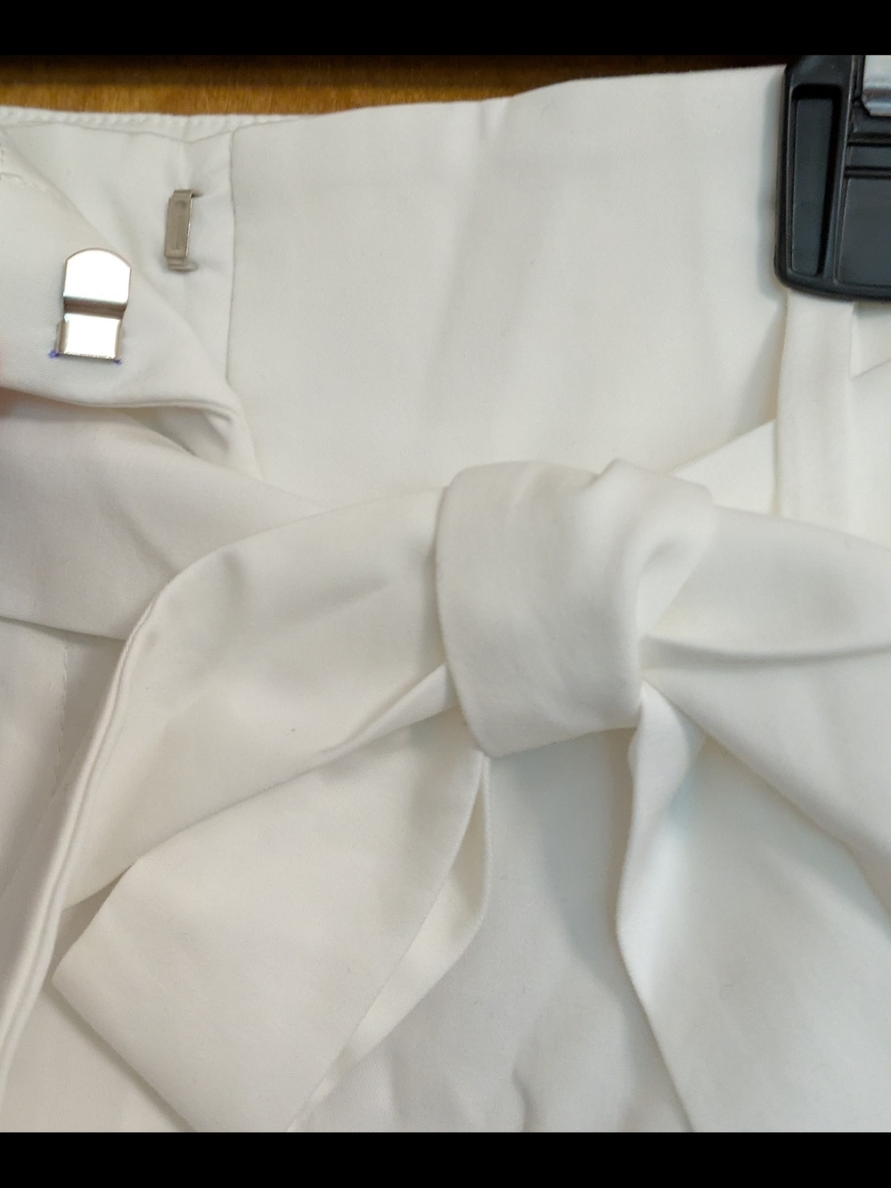 $70 💵 Eleventy Ivory Tie-Waist Shorts - Picture 5 of 14
